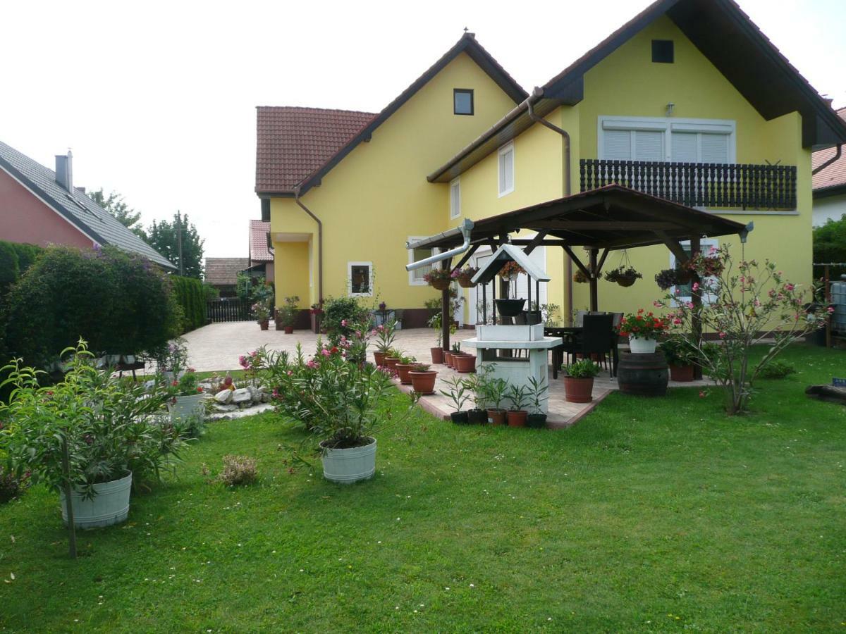 Hotel Zsuzsi Vendégház Zalaegerszeg Exterior foto